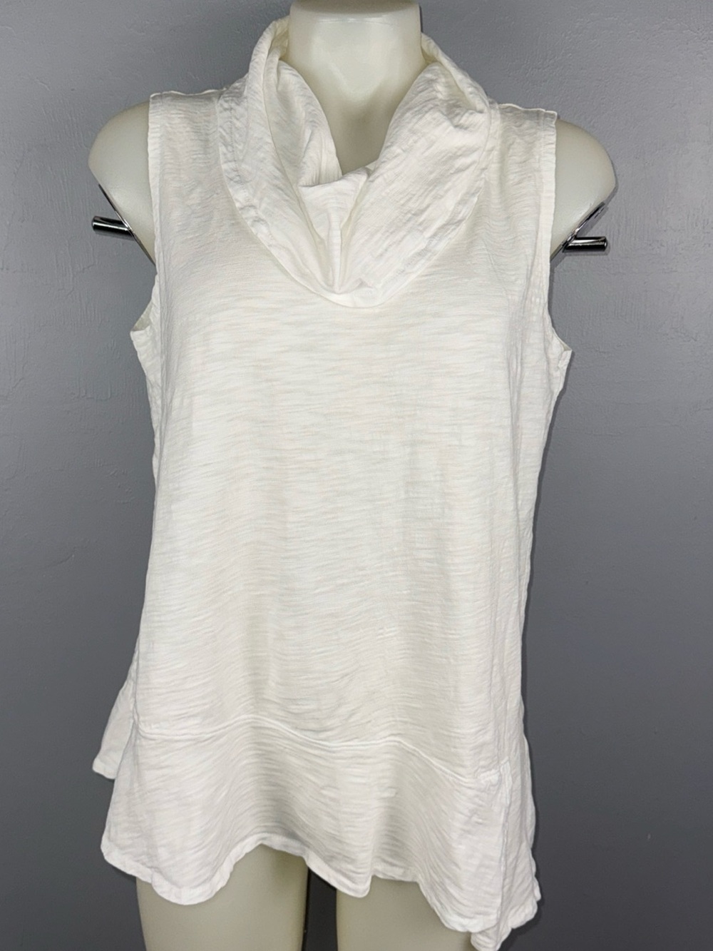 Habitat Sleeveless Flounce Top Women’s Medium White Cowl Neck Asymmetric Hem